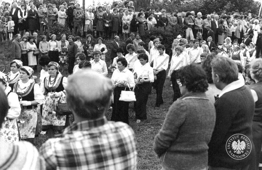 Uroczystości związane z peregrynacją kopii obrazu Matki Bożej Częstochowskiej na Górze Świętej Doroty w Będzinie-Grodźcu w sierpniu 1980 r. (IPN Ka 030/168)