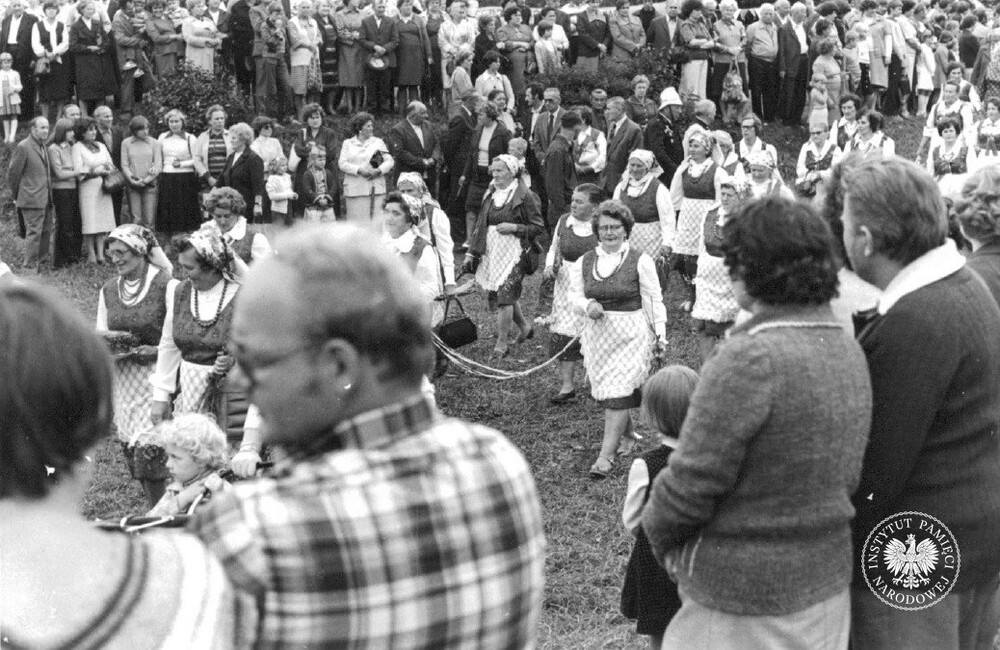 Uroczystości związane z peregrynacją kopii obrazu Matki Bożej Częstochowskiej na Górze Świętej Doroty w Będzinie-Grodźcu w sierpniu 1980 r. (IPN Ka 030/168)