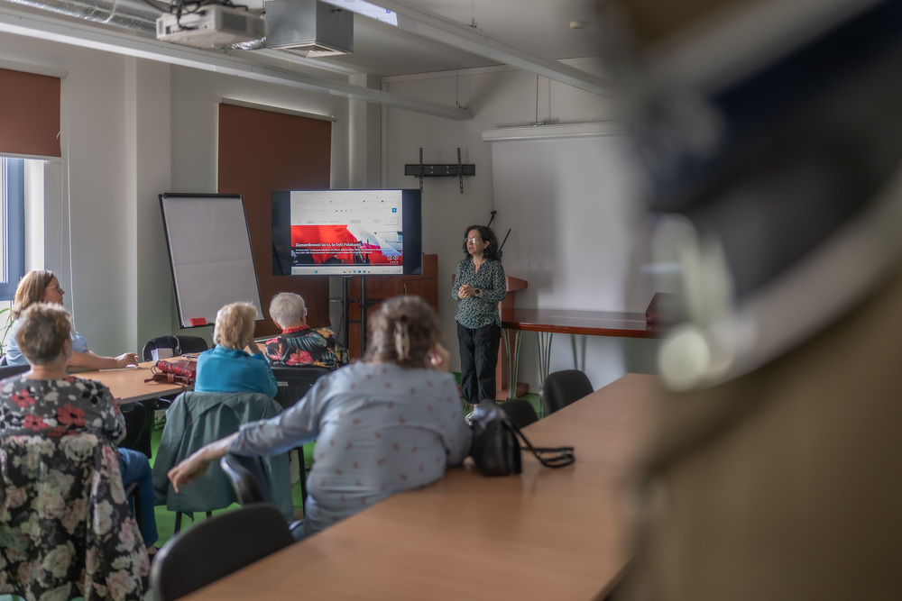 Seniorzy z Centrum Społecznościowego w Śródmieściu z wizytą w katowickim Oddziałowym Archiwum IPN, 18 sierpnia 2026. Fot.: IPN Krzysztof Łojko