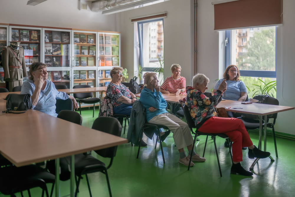 Seniorzy z Centrum Społecznościowego w Śródmieściu z wizytą w katowickim Oddziałowym Archiwum IPN, 18 sierpnia 2026. Fot.: IPN Krzysztof Łojko