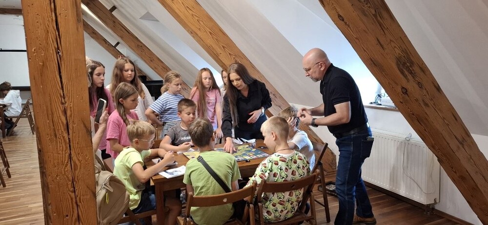 Zajęcia edukacyjne dla dzieci i młodzieży kolonijnej z Polonii ukraińskiej. Fot. Wiktoria Laskowska