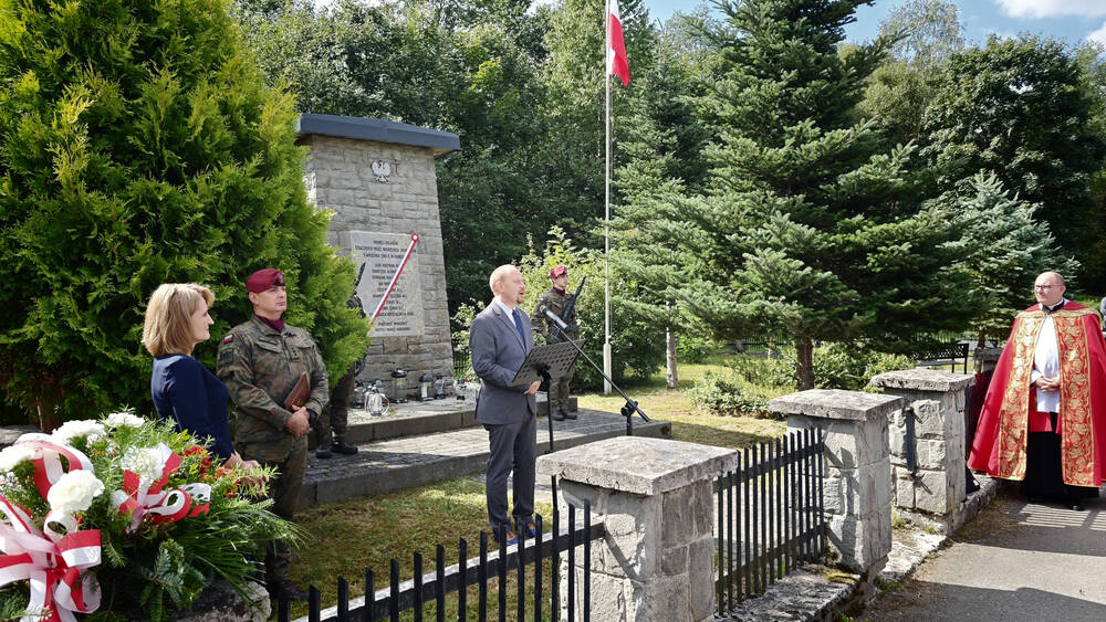 Kamesznica w hołdzie ofiarom wojny. Odsłonięto nową tablicę pamiątkową, 3 września 2026. Fot.: Fot.: Cezary Kubica - Sołectwo Kamesznica
