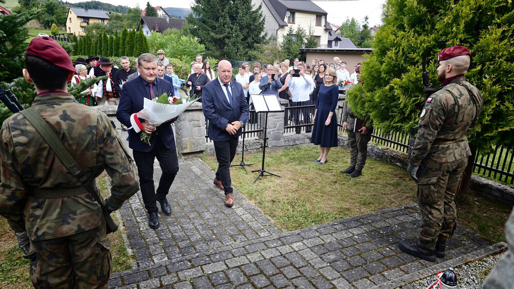 Kamesznica w hołdzie ofiarom wojny. Odsłonięto nową tablicę pamiątkową, 3 września 2026. Fot.: Fot.: Cezary Kubica - Sołectwo Kamesznica