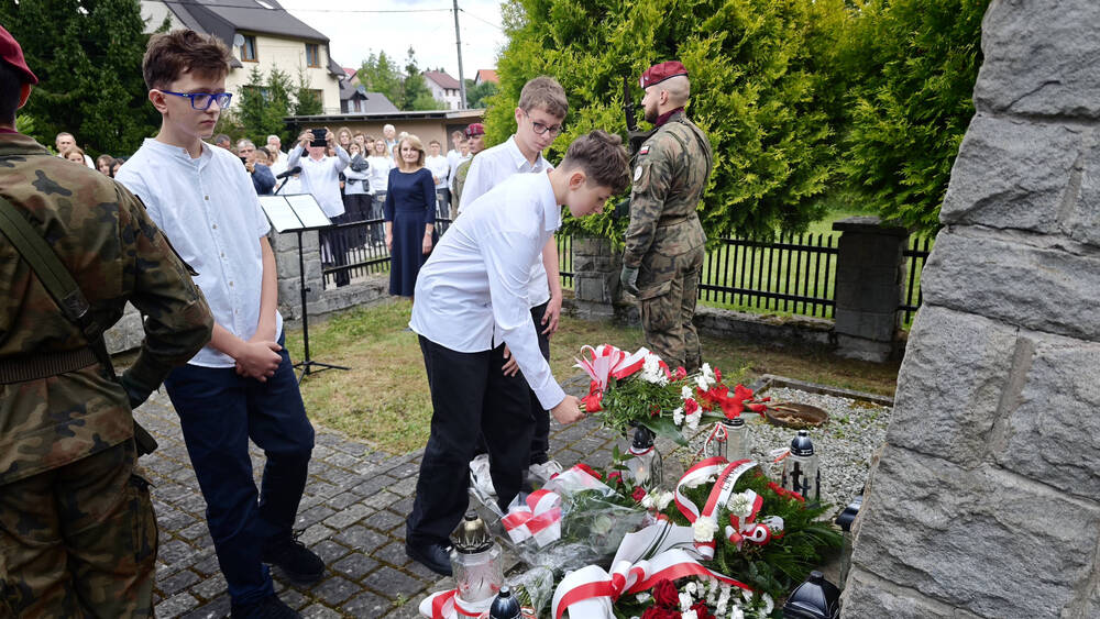 Kamesznica w hołdzie ofiarom wojny. Odsłonięto nową tablicę pamiątkową, 3 września 2026. Fot.: Fot.: Cezary Kubica - Sołectwo Kamesznica