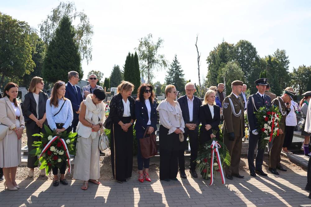 Uroczystość oznaczenia grobu śp. Edmunda Małeckiego znakiem pamięci „Tobie Polsko”. Fot.: Julia Bonk (IPN)