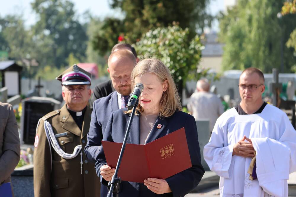 Uroczystość oznaczenia grobu śp. Edmunda Małeckiego znakiem pamięci „Tobie Polsko”. Fot.: Julia Bonk (IPN)