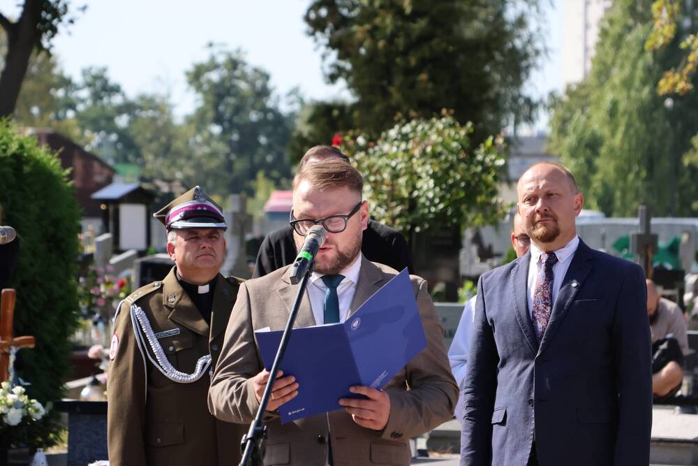 Uroczystość oznaczenia grobu śp. Edmunda Małeckiego znakiem pamięci „Tobie Polsko”. Fot.: Julia Bonk (IPN)
