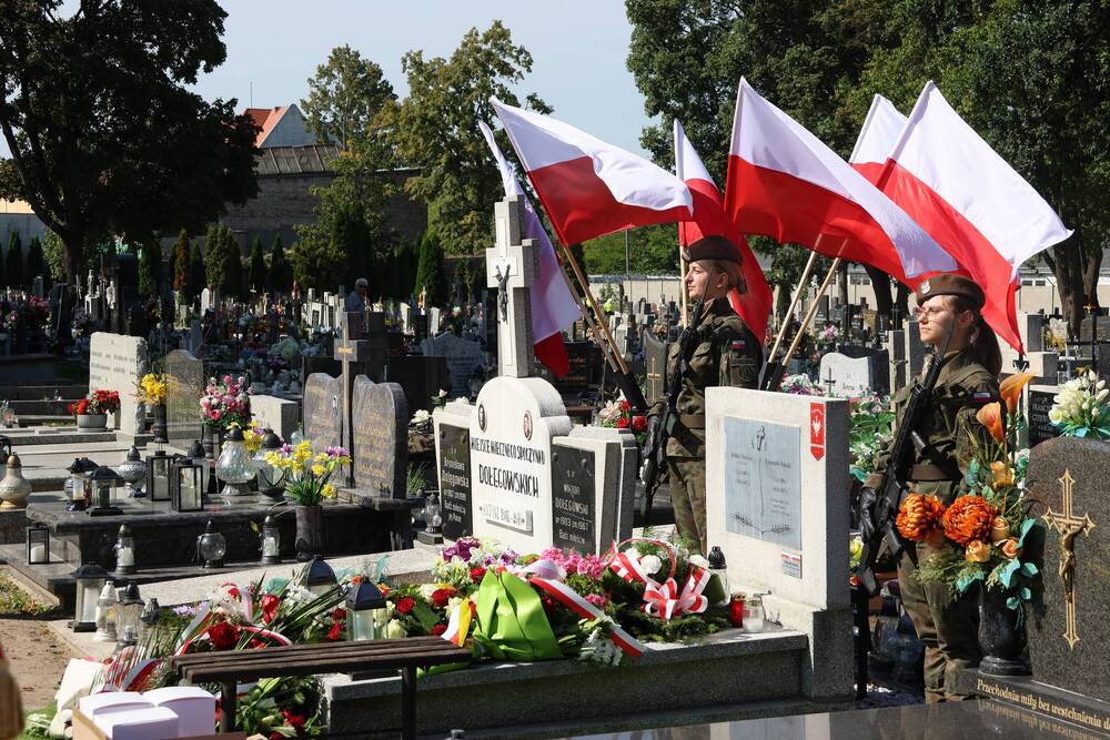 Uroczystość oznaczenia grobu śp. Edmunda Małeckiego znakiem pamięci „Tobie Polsko”. Fot.: Julia Bonk (IPN)