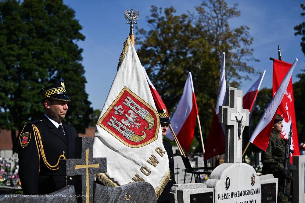 Uroczystość oznaczenia grobu śp. Edmunda Małeckiego znakiem pamięci „Tobie Polsko”. Fot.: Aleksandra Kalka-Kopydłowska (Urząd Miasta Inowrocławia)