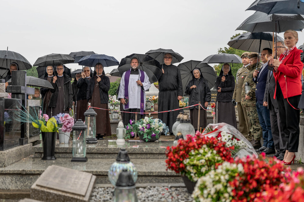 Uroczystość oznaczenia grobu powstańca śląskiego Leopoldyny Staweckiej znakiem pamięci „Tobie Polsko”. Fot.: IPN Krzysztof Łojko