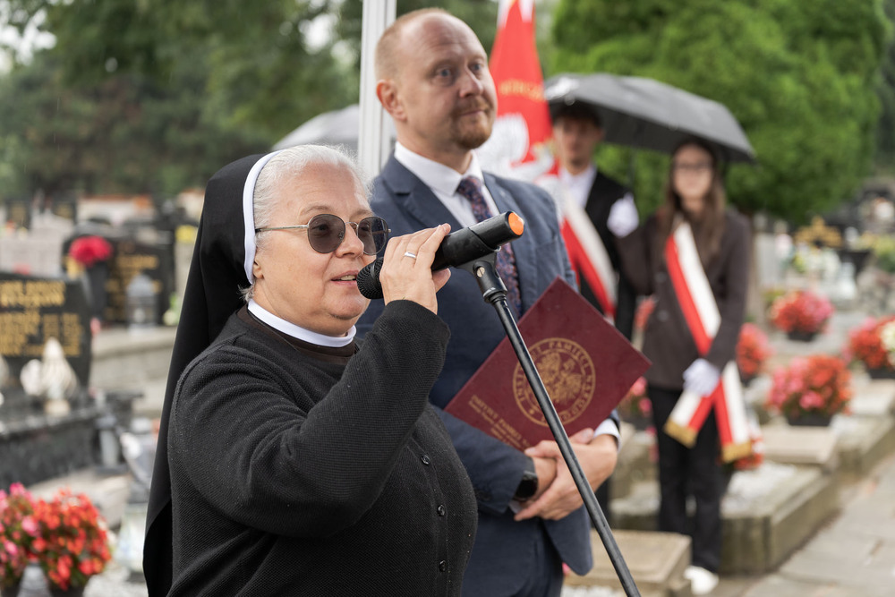 Uroczystość oznaczenia grobu powstańca śląskiego Leopoldyny Staweckiej znakiem pamięci „Tobie Polsko”. Fot.: IPN Krzysztof Łojko