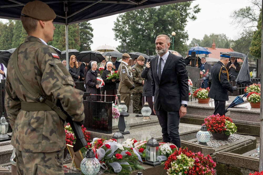 Uroczystość oznaczenia grobu powstańca śląskiego Leopoldyny Staweckiej znakiem pamięci „Tobie Polsko”. Fot.: IPN Krzysztof Łojko