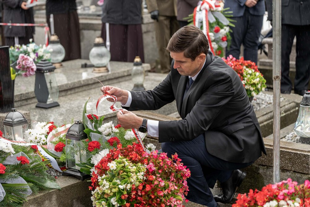 Uroczystość oznaczenia grobu powstańca śląskiego Leopoldyny Staweckiej znakiem pamięci „Tobie Polsko”. Fot.: IPN Krzysztof Łojko