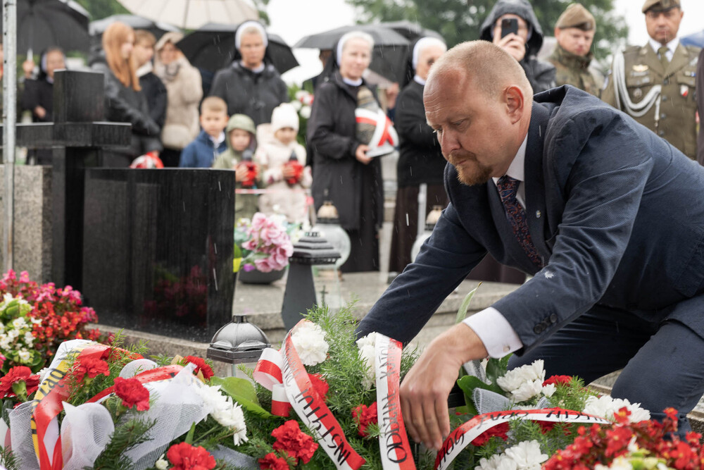 Uroczystość oznaczenia grobu powstańca śląskiego Leopoldyny Staweckiej znakiem pamięci „Tobie Polsko”. Fot.: IPN Krzysztof Łojko