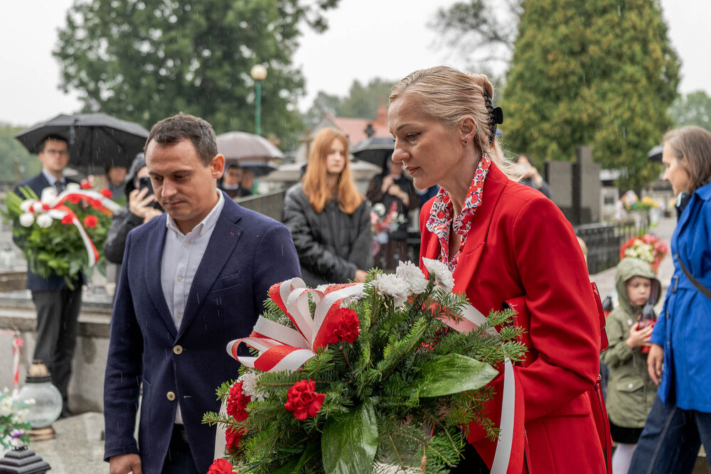 Uroczystość oznaczenia grobu powstańca śląskiego Leopoldyny Staweckiej znakiem pamięci „Tobie Polsko”. Fot.: IPN Krzysztof Łojko