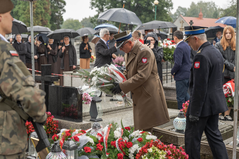 Uroczystość oznaczenia grobu powstańca śląskiego Leopoldyny Staweckiej znakiem pamięci „Tobie Polsko”. Fot.: IPN Krzysztof Łojko