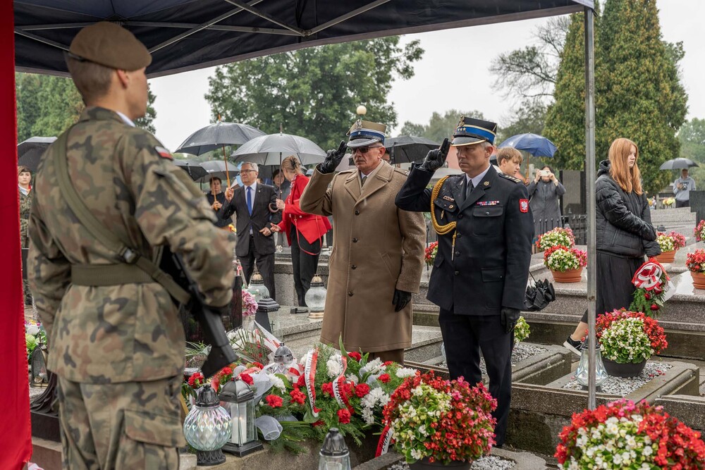 Uroczystość oznaczenia grobu powstańca śląskiego Leopoldyny Staweckiej znakiem pamięci „Tobie Polsko”. Fot.: IPN Krzysztof Łojko