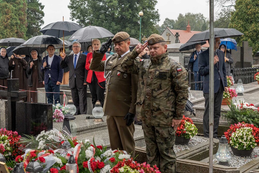 Uroczystość oznaczenia grobu powstańca śląskiego Leopoldyny Staweckiej znakiem pamięci „Tobie Polsko”. Fot.: IPN Krzysztof Łojko