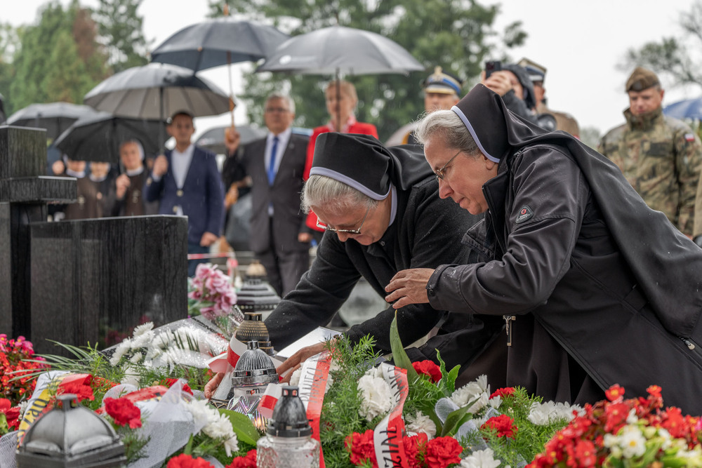 Uroczystość oznaczenia grobu powstańca śląskiego Leopoldyny Staweckiej znakiem pamięci „Tobie Polsko”. Fot.: IPN Krzysztof Łojko