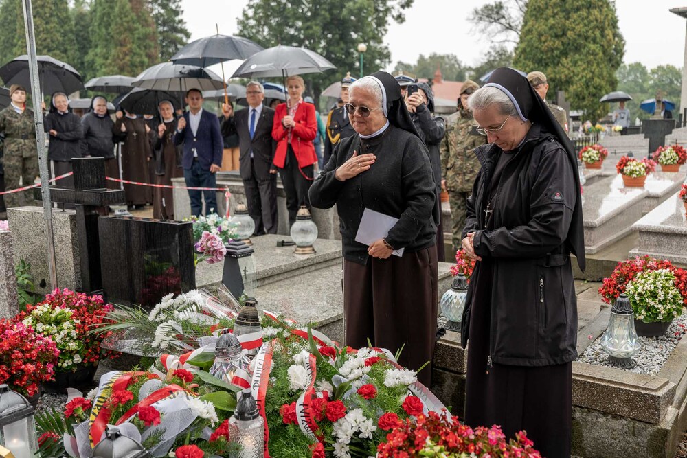 Uroczystość oznaczenia grobu powstańca śląskiego Leopoldyny Staweckiej znakiem pamięci „Tobie Polsko”. Fot.: IPN Krzysztof Łojko