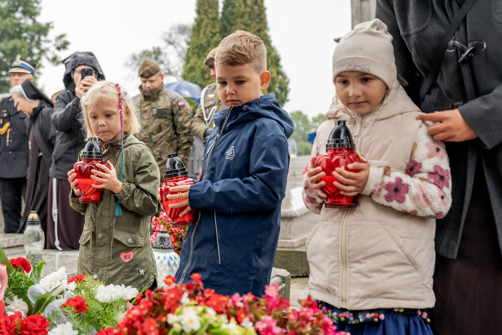 Uroczystość oznaczenia grobu powstańca śląskiego Leopoldyny Staweckiej znakiem pamięci „Tobie Polsko”. Fot.: IPN Krzysztof Łojko