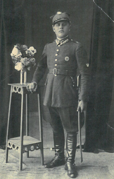 Kpt. Walerian Fajfer w mundurze wojskowym. Fot. z archiwum rodziny W. Fajfera.