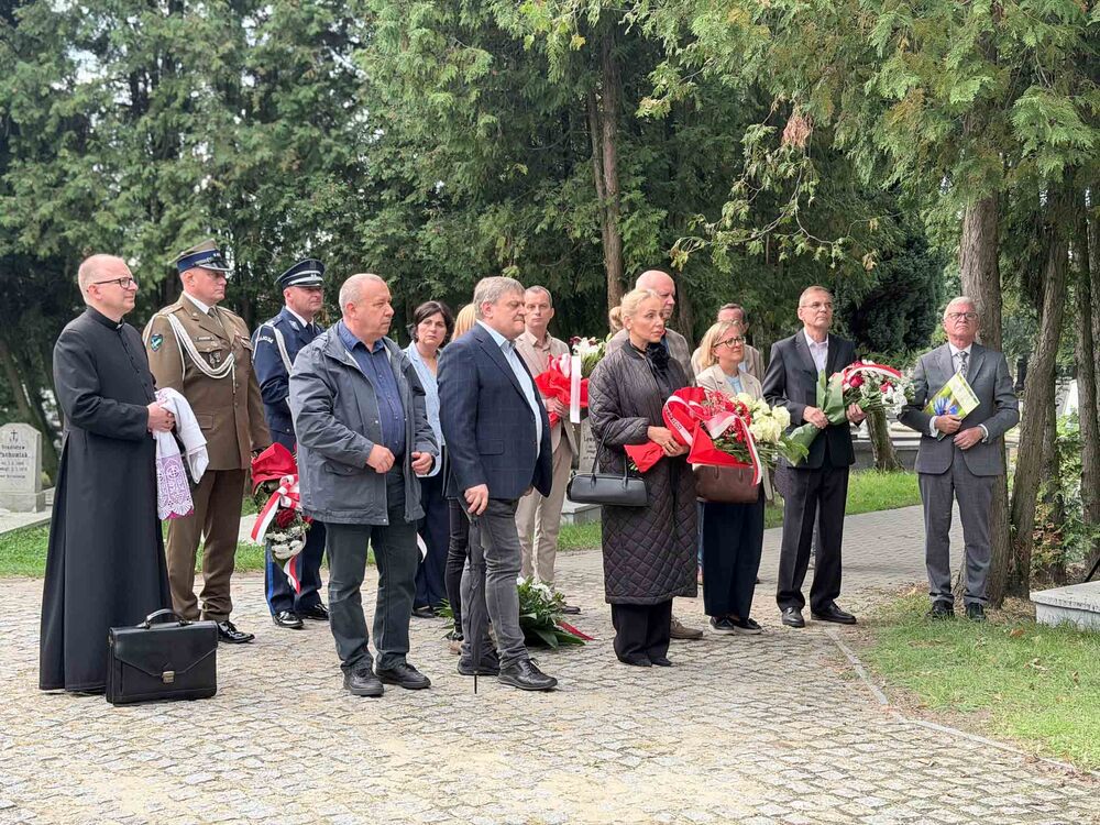 Uroczystość oznaczenia grobu powstańca śląskiego kpt. Pawła Cymsa znakiem pamięci „Tobie Polsko”. Fot.: Monika Fifer, Urząd Miasta Gniezna