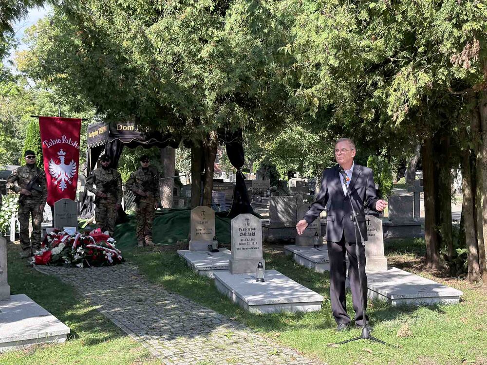 Uroczystość oznaczenia grobu powstańca śląskiego kpt. Pawła Cymsa znakiem pamięci „Tobie Polsko”. Fot.: Monika Fifer, Urząd Miasta Gniezna