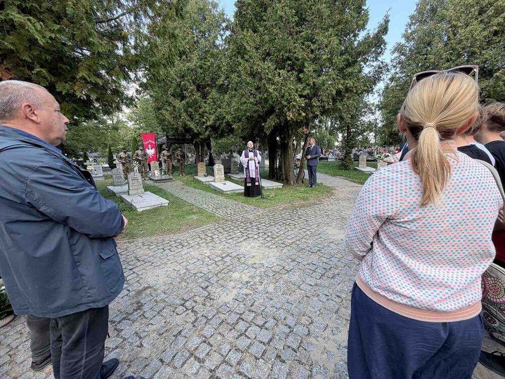 Uroczystość oznaczenia grobu powstańca śląskiego kpt. Pawła Cymsa znakiem pamięci „Tobie Polsko”. Fot.: Monika Fifer, Urząd Miasta Gniezna