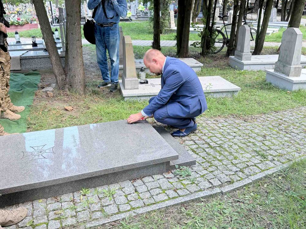 Uroczystość oznaczenia grobu powstańca śląskiego kpt. Pawła Cymsa znakiem pamięci „Tobie Polsko”. Fot.: Monika Fifer, Urząd Miasta Gniezna