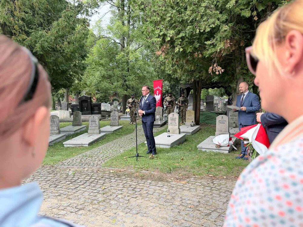 Uroczystość oznaczenia grobu powstańca śląskiego kpt. Pawła Cymsa znakiem pamięci „Tobie Polsko”. Fot.: Monika Fifer, Urząd Miasta Gniezna