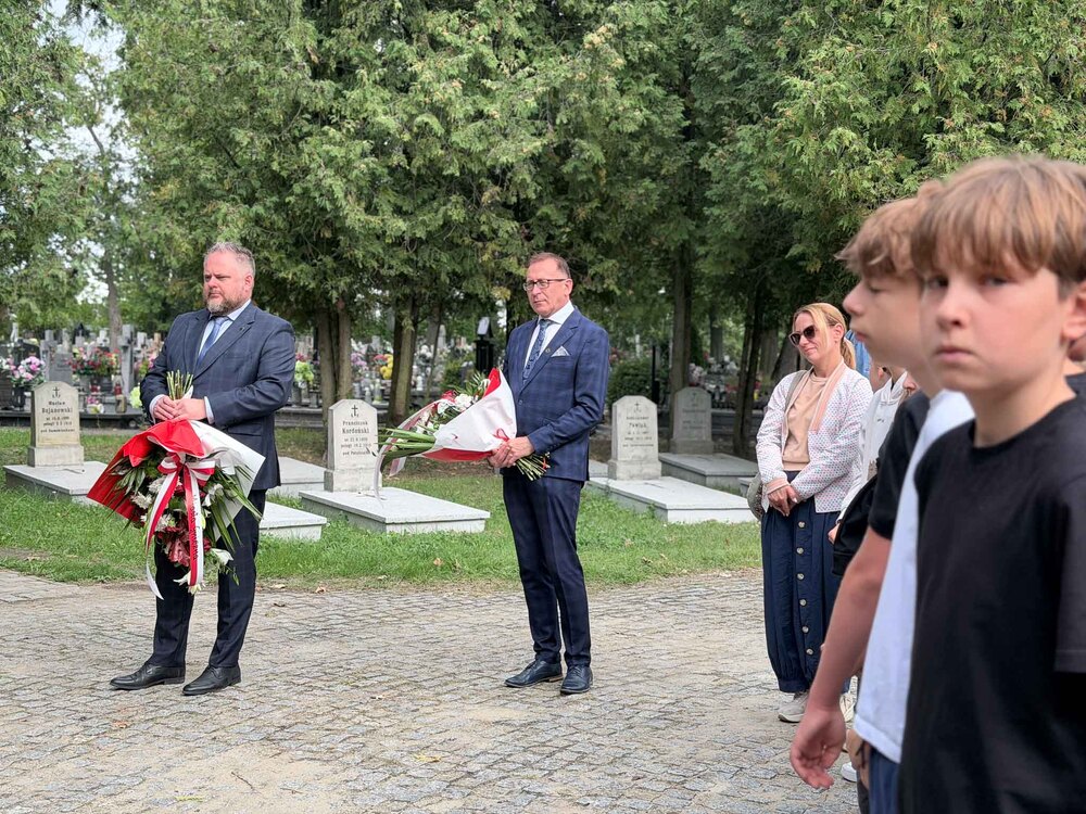 Uroczystość oznaczenia grobu powstańca śląskiego kpt. Pawła Cymsa znakiem pamięci „Tobie Polsko”. Fot.: Monika Fifer, Urząd Miasta Gniezna