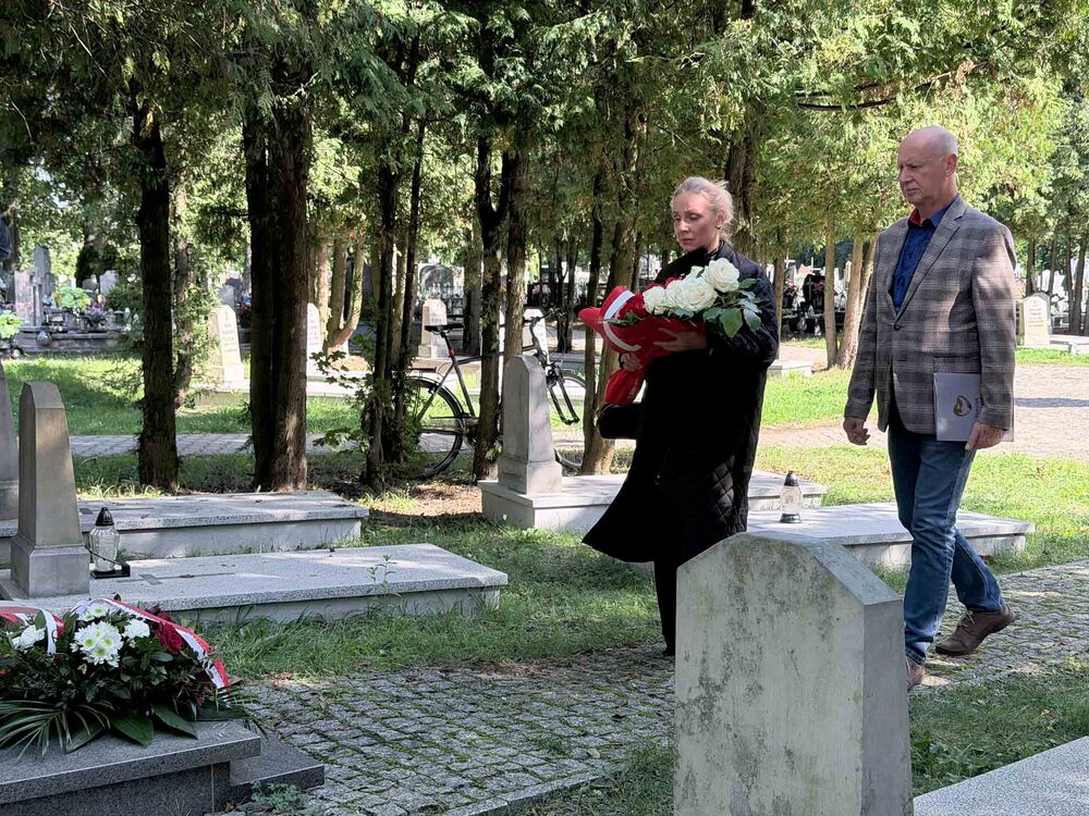 Uroczystość oznaczenia grobu powstańca śląskiego kpt. Pawła Cymsa znakiem pamięci „Tobie Polsko”. Fot.: Monika Fifer, Urząd Miasta Gniezna