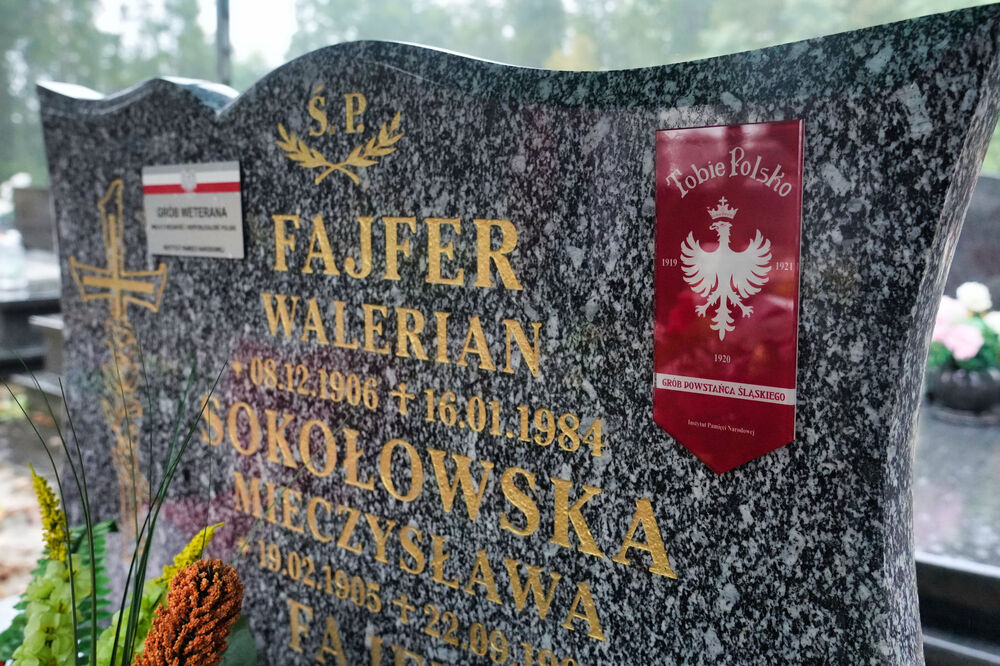 Uroczystość oznaczenia grobu powstańca śląskiego Waleriana Fajfera znakiem pamięci „Tobie Polsko”. Fot.: Ariel Brończyk