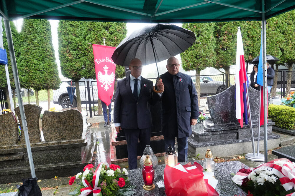 Uroczystość oznaczenia grobu powstańca śląskiego Waleriana Fajfera znakiem pamięci „Tobie Polsko”. Fot.: Ariel Brończyk