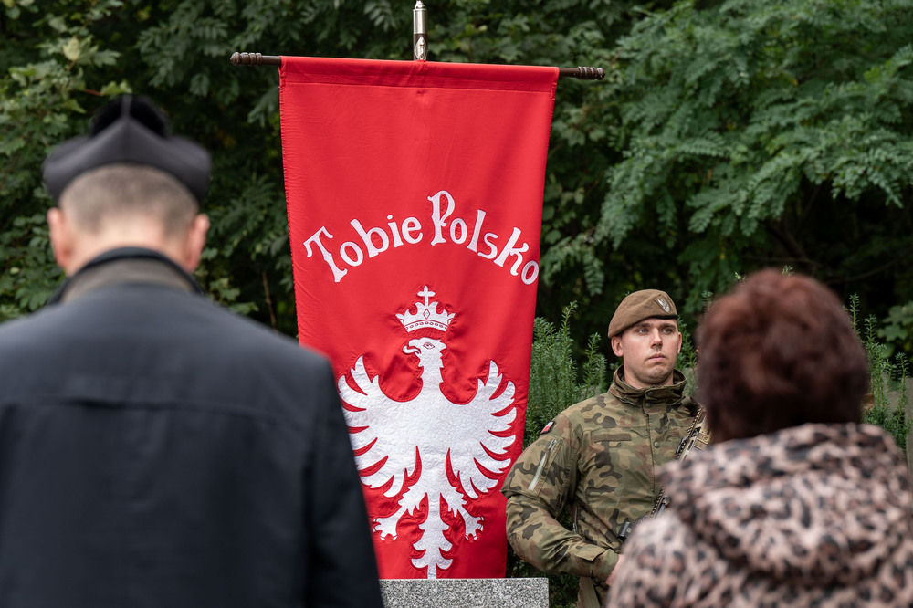 Uroczystość oznaczenia grobu powstańca śląskiego śp. Augustyna Feliksa znakiem pamięci „Tobie Polsko”. Fot.: IPN Krzysztof Łojko