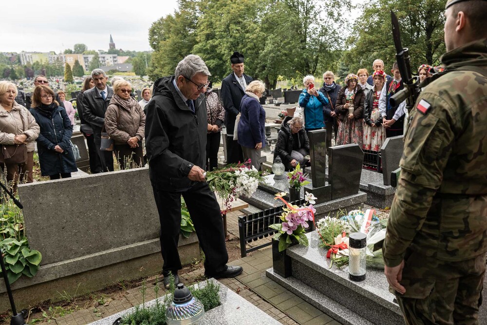 Uroczystość oznaczenia grobu powstańca śląskiego śp. Augustyna Feliksa znakiem pamięci „Tobie Polsko”. Fot.: IPN Krzysztof Łojko