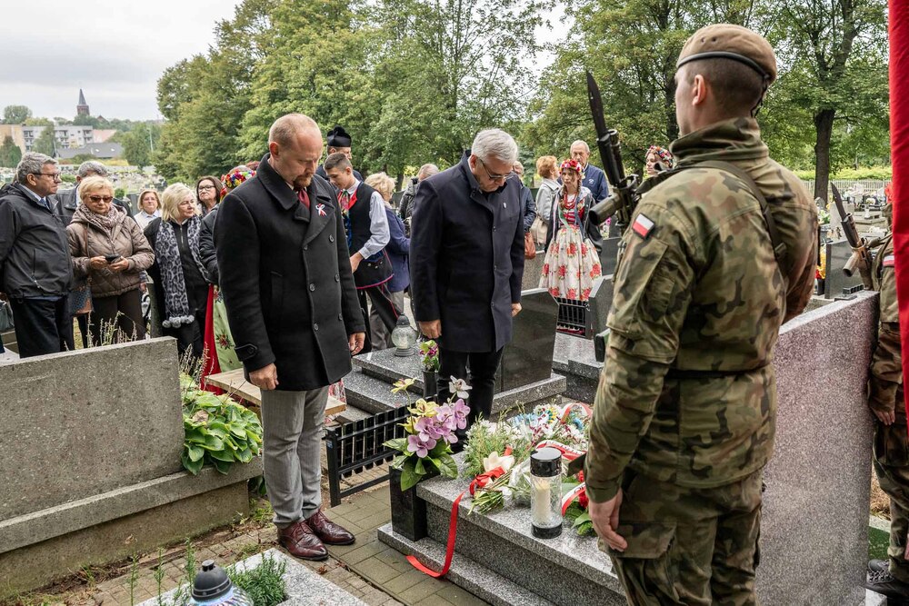 Uroczystość oznaczenia grobu powstańca śląskiego śp. Augustyna Feliksa znakiem pamięci „Tobie Polsko”. Fot.: IPN Krzysztof Łojko