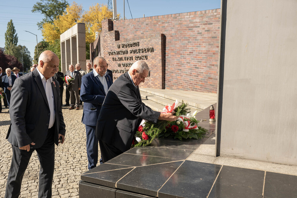 Wręczenie medali z okazji 45. rocznicy wprowadzenia stanu wojennego – Katowice. Fot.: IPN Krzysztof Łojko