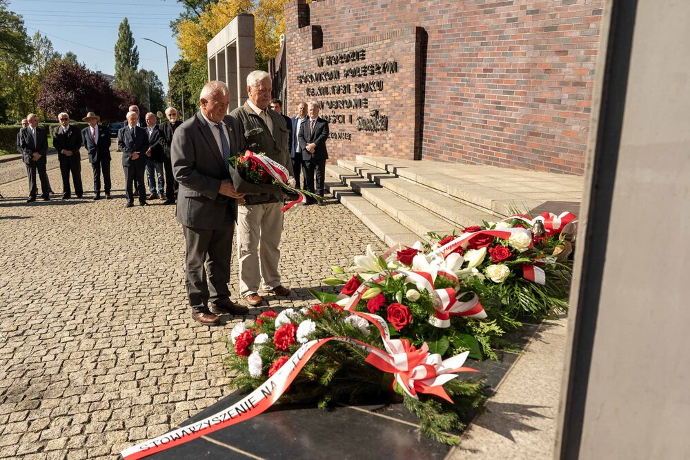 Wręczenie medali z okazji 45. rocznicy wprowadzenia stanu wojennego – Katowice. Fot.: IPN Krzysztof Łojko