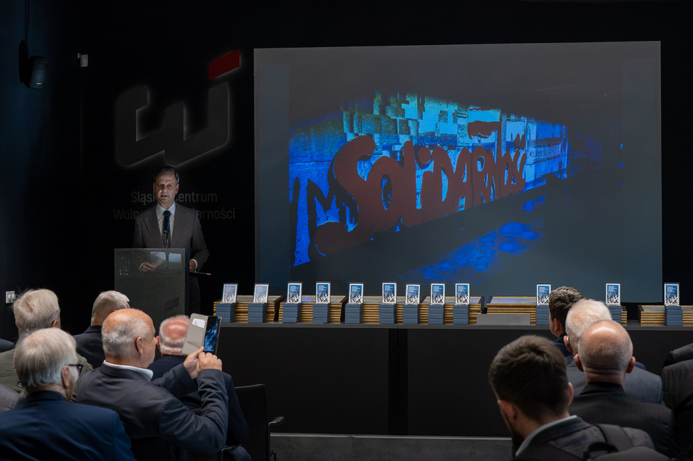 Wręczenie medali z okazji 45. rocznicy wprowadzenia stanu wojennego – Katowice. Fot.: IPN Krzysztof Łojko