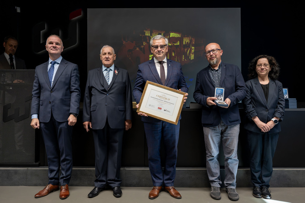 Wręczenie medali z okazji 45. rocznicy wprowadzenia stanu wojennego. Fot.: IPN Krzysztof Łojko