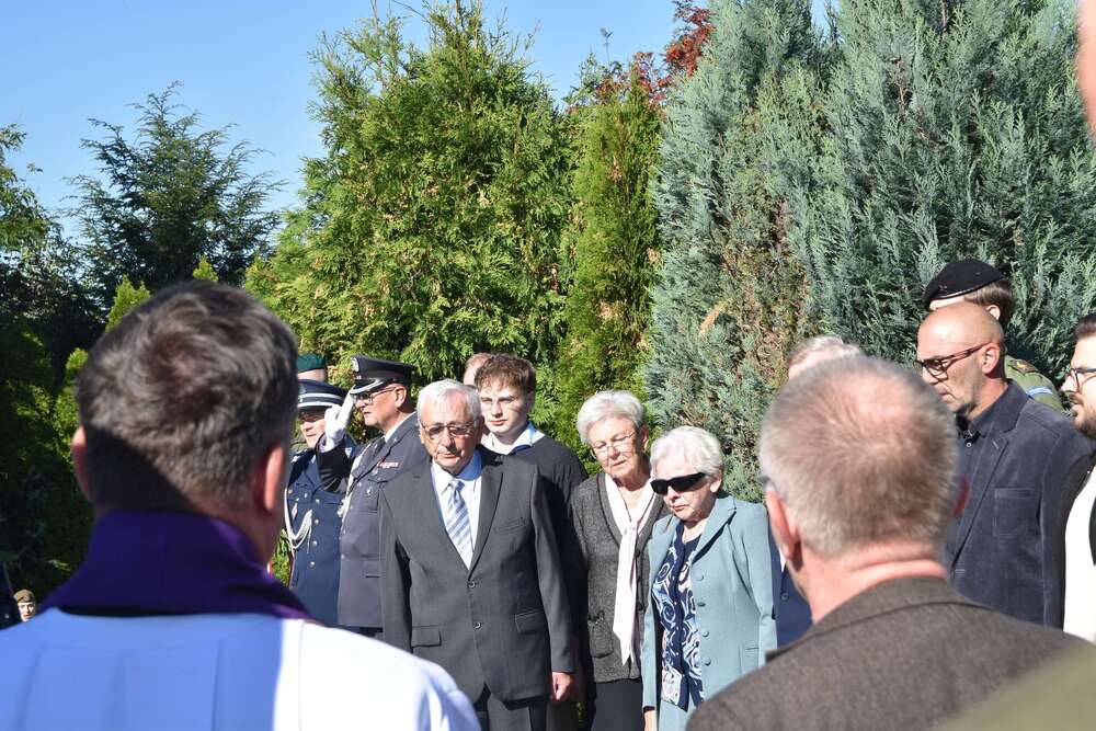 Uroczystość oznaczenia mogiły Wiktora Kani plakietą „Grób weterana walk o wolność i niepodległość Polski”. Fot.: Bartosz Szostak (IPN)