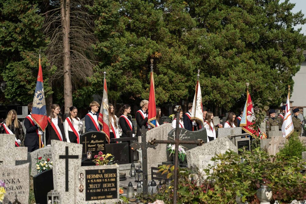 Uroczystość oznaczenia mogiły Anny i Jerzego Klimondów plakietą „Grób weterana walk o wolność i niepodległość Polski”. Fot.: IPN Krzysztof Łojko