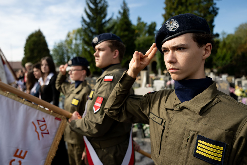 Uroczystość oznaczenia mogiły Anny i Jerzego Klimondów plakietą „Grób weterana walk o wolność i niepodległość Polski”. Fot.: IPN Krzysztof Łojko