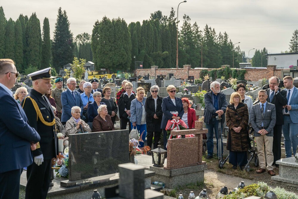 Uroczystość oznaczenia mogiły Anny i Jerzego Klimondów plakietą „Grób weterana walk o wolność i niepodległość Polski”. Fot.: IPN Krzysztof Łojko