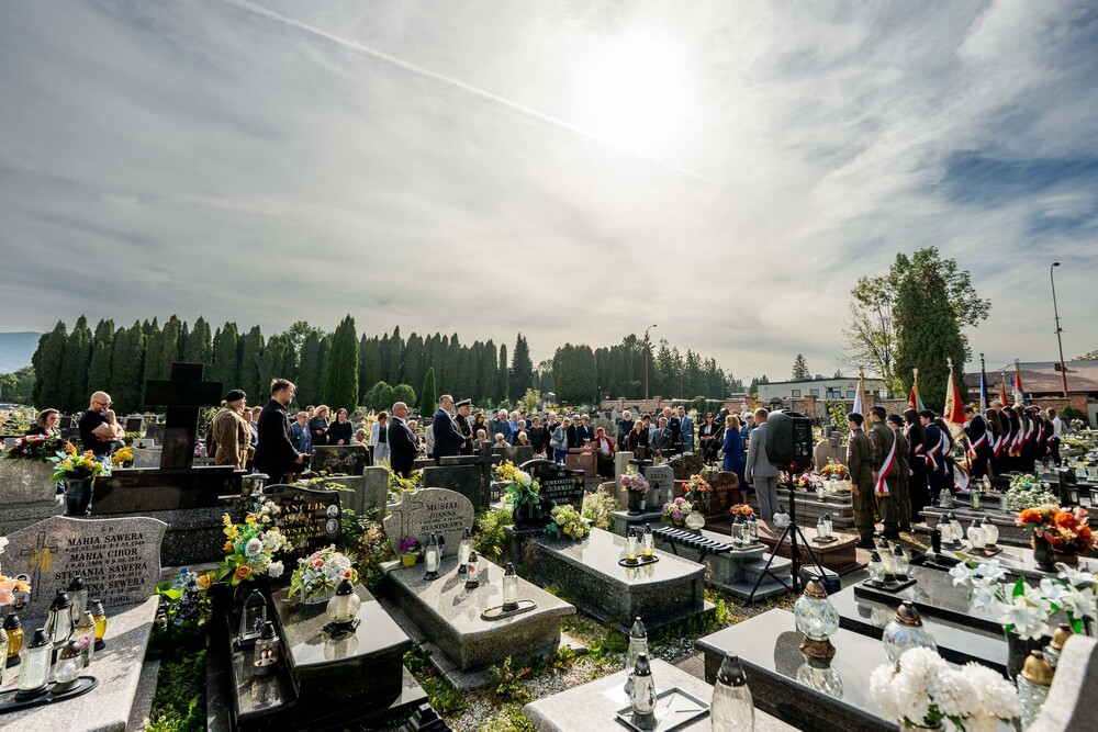Uroczystość oznaczenia mogiły Anny i Jerzego Klimondów plakietą „Grób weterana walk o wolność i niepodległość Polski”. Fot.: IPN Krzysztof Łojko