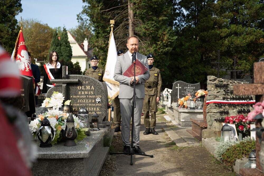 Uroczystość oznaczenia mogiły Anny i Jerzego Klimondów plakietą „Grób weterana walk o wolność i niepodległość Polski”. Fot.: IPN Krzysztof Łojko