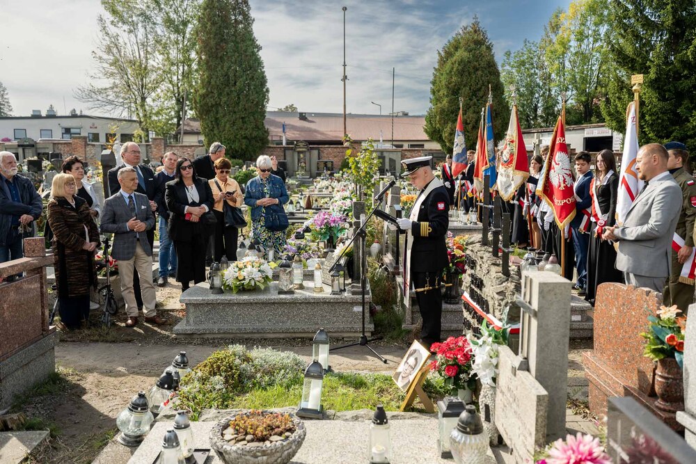 Uroczystość oznaczenia mogiły Anny i Jerzego Klimondów plakietą „Grób weterana walk o wolność i niepodległość Polski”. Fot.: IPN Krzysztof Łojko
