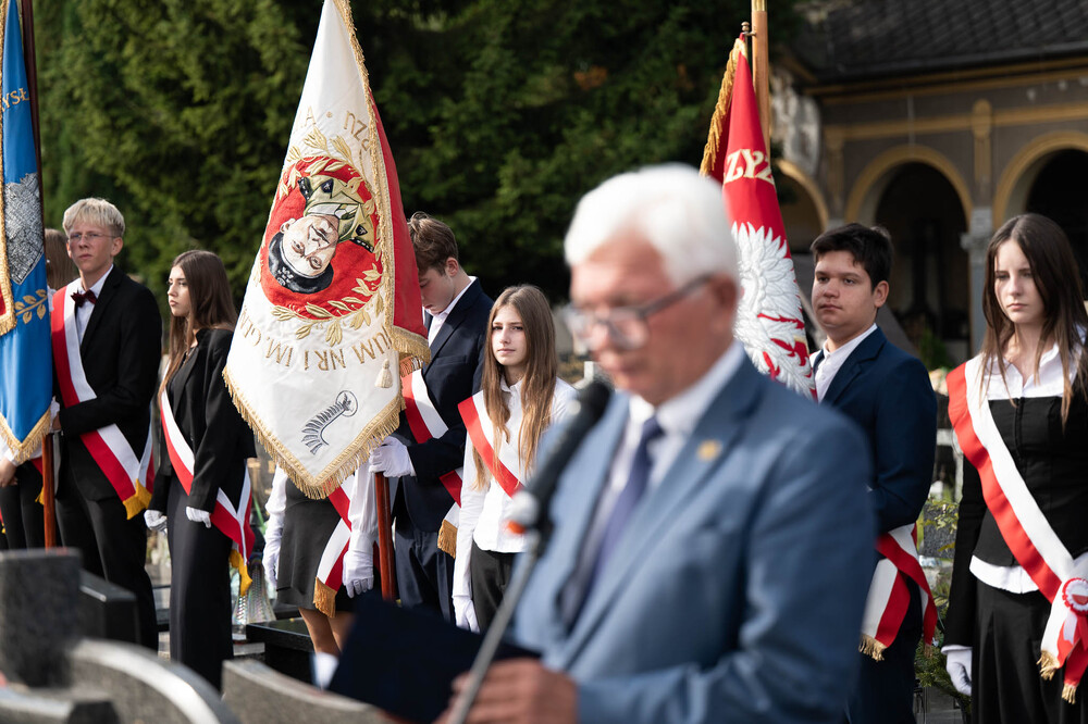 Uroczystość oznaczenia mogiły Anny i Jerzego Klimondów plakietą „Grób weterana walk o wolność i niepodległość Polski”. Fot.: IPN Krzysztof Łojko